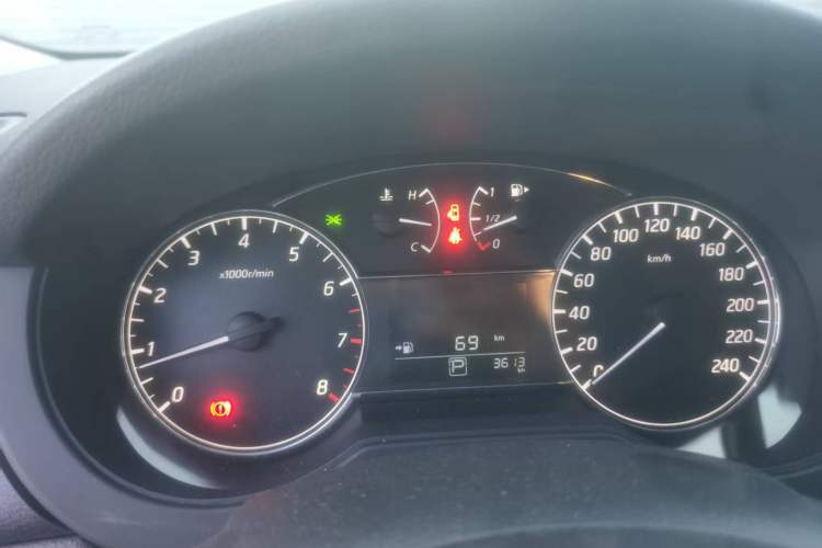 Used Nissan Tiida 2024 1.6L CVT Cool Dynamic Edition Odometer Close Up