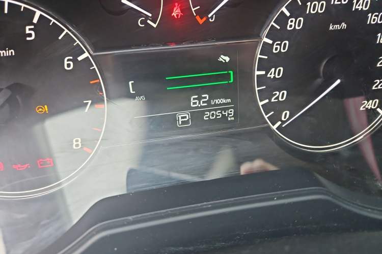 Used Nissan Tiida 2024 1.6L CVT Cool Dynamic Edition Odometer Close Up