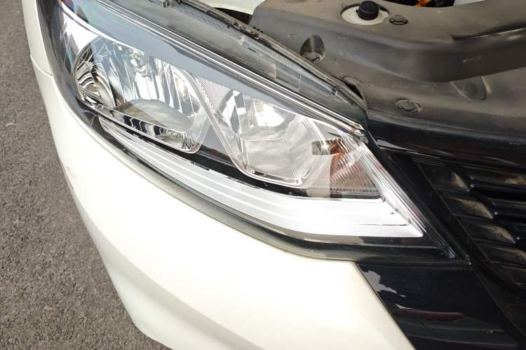 Used Nissan Tiida 2024 1.6L CVT Cool Dynamic Edition Right Front Headlight