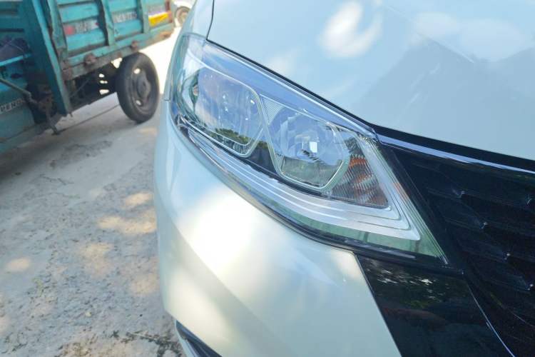 Used Nissan Tiida 2024 1.6L CVT Cool Dynamic Edition Right Front Headlight