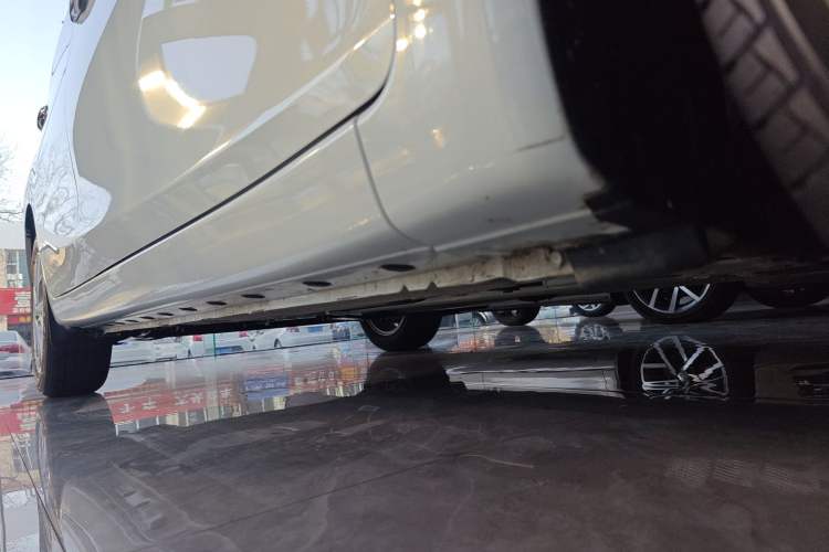 Used Nissan Tiida 2024 1.6L CVT Smart Drive Edition Right Side Sill