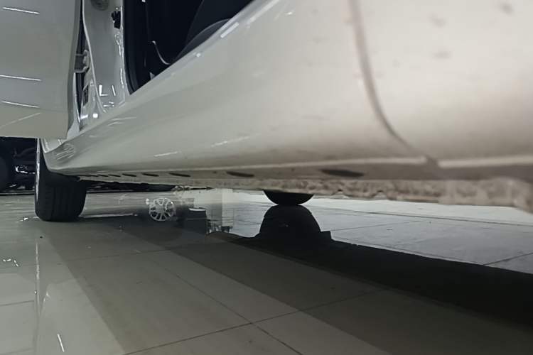 Used Nissan Tiida 2024 1.6L CVT Cool Dynamic Edition Right Side Sill