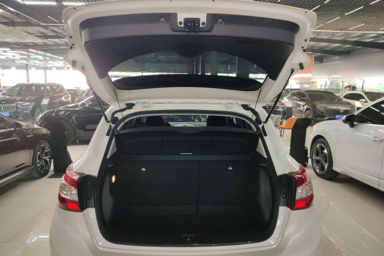 Used Nissan Tiida 2024 1.6L CVT Cool Dynamic Edition Trunk