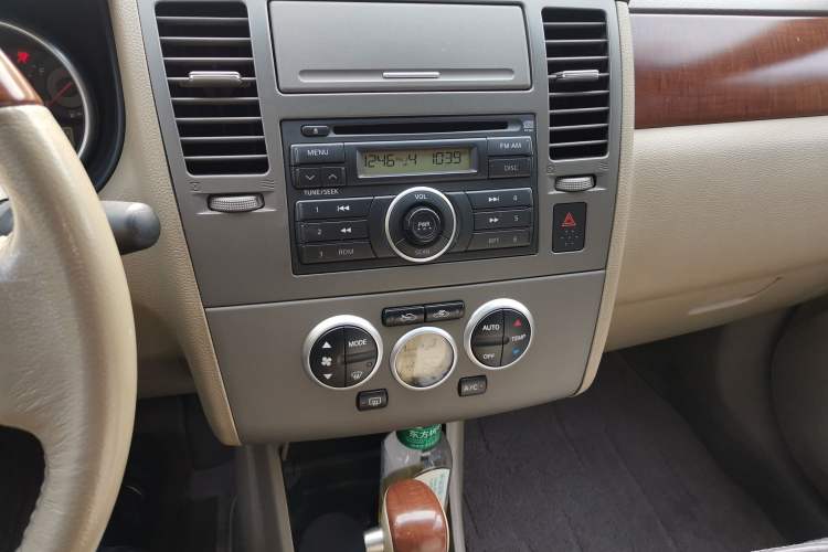 Used Nissan Tiida Sedan 2005 1.6JE AT Audio And AC Panel
