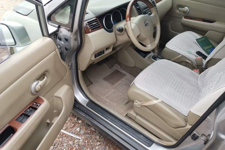 Used Nissan Tiida Sedan 2005 1.6JE AT Driver Seat