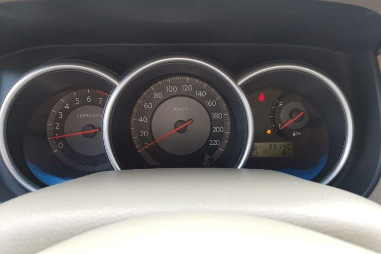 Used Nissan Tiida Sedan 2005 1.6JE AT Instrument Cluster