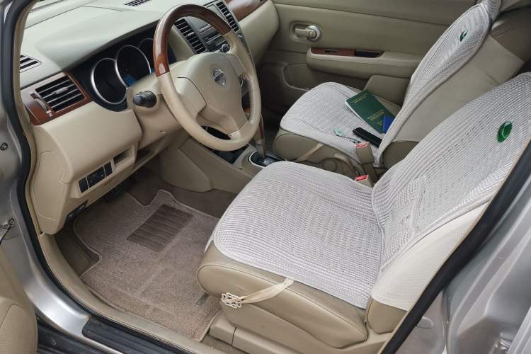 Used Nissan Tiida Sedan 2005 1.6JE AT Left Front Seat