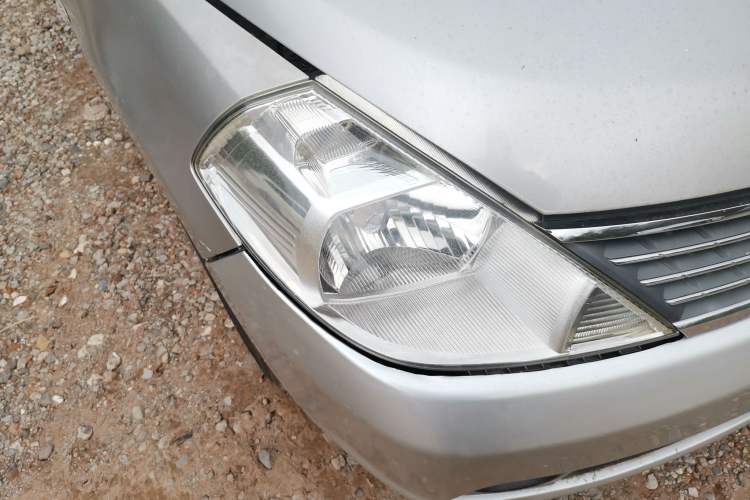 Used Nissan Tiida Sedan 2005 1.6JE AT Right Front Headlight