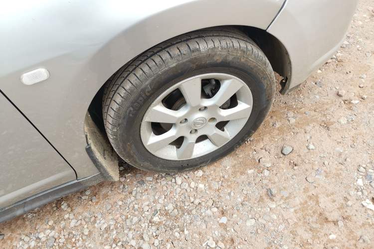 Used Nissan Tiida Sedan 2005 1.6JE AT Right Front Wheel Hub