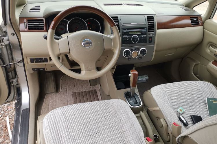 Used Nissan Tiida Sedan 2005 1.6JE AT Steering Wheel