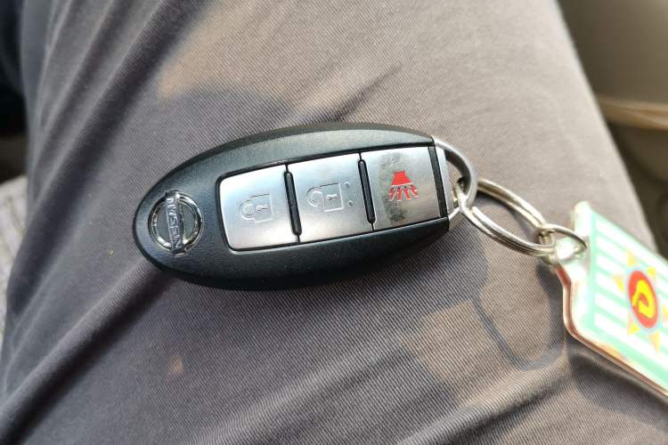 Used Nissan Tiida Sedan 2005 1.6JE AT Vehicle Key