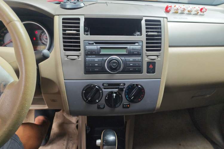 Used Nissan Tiida Sedan 2006 1.6 JC AT Audio And AC Panel