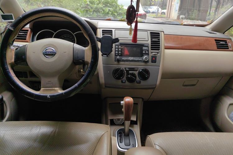 Used Nissan Tiida Sedan 2006 1.6JE AT Center Console