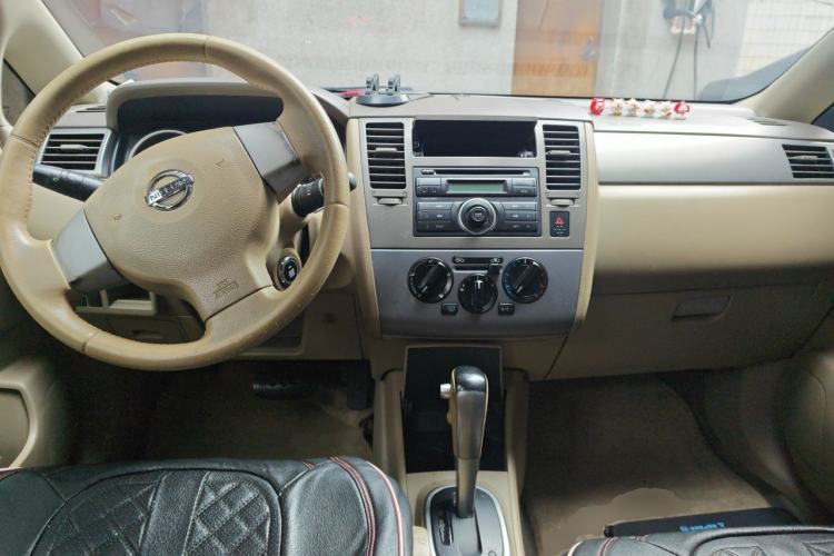 Used Nissan Tiida Sedan 2006 1.6 JC AT Center Console