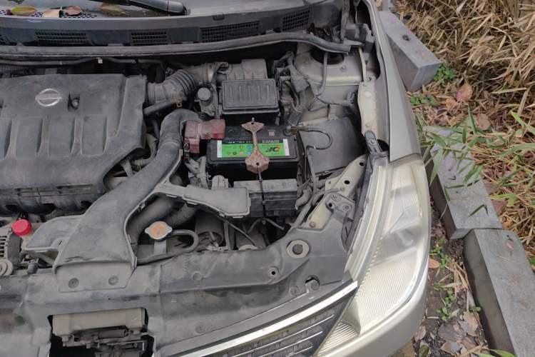 Used Nissan Tiida Sedan 2006 1.6JE AT Engine Bay Left