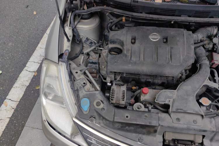 Used Nissan Tiida Sedan 2006 1.6JE AT Engine Bay Right