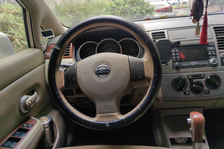 Used Nissan Tiida Sedan 2006 1.6JE AT Steering Wheel