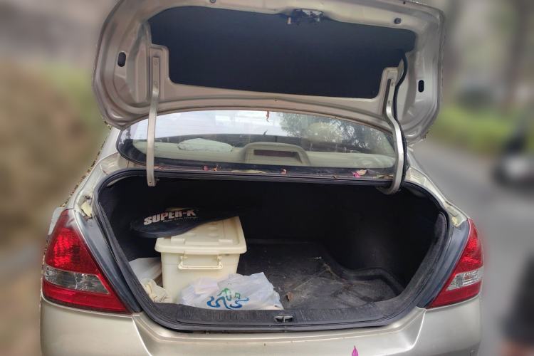 Used Nissan Tiida Sedan 2006 1.6JE AT Trunk