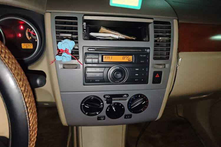 Used Nissan Tiida Sedan 2006 1.6JE MT Audio And AC Panel