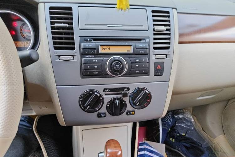 Used Nissan Tiida Sedan 2006 1.6JE AT Audio And AC Panel
