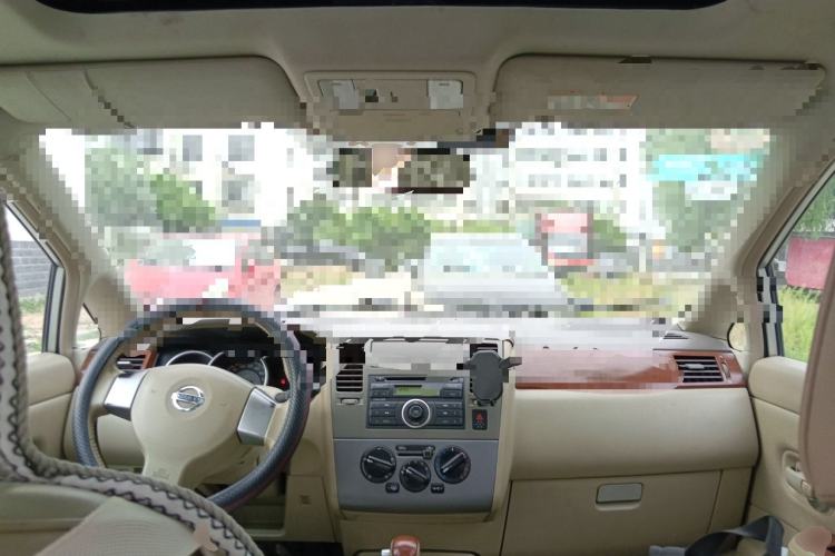 Used Nissan Tiida Sedan 2006 1.6JE AT Center Console