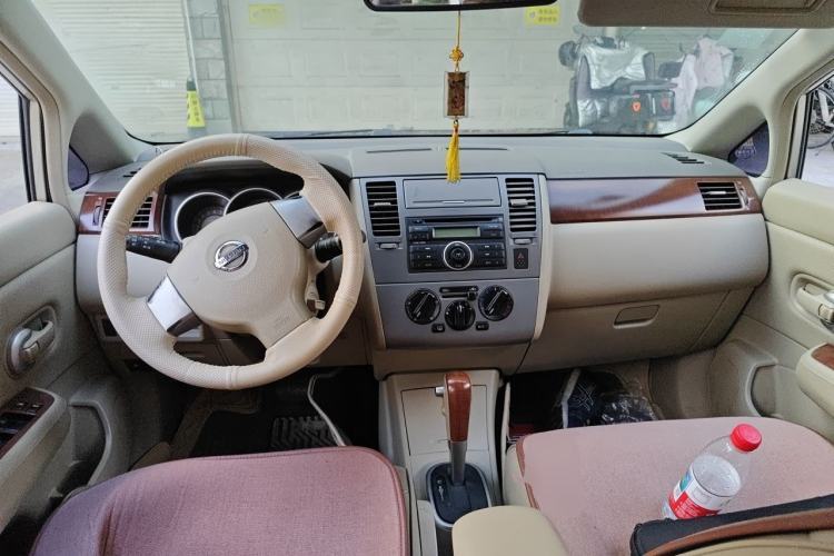 Used Nissan Tiida Sedan 2006 1.6JE AT Center Console