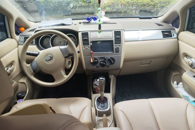 Used Nissan Tiida Sedan 2006 1.6 JC AT Center Console