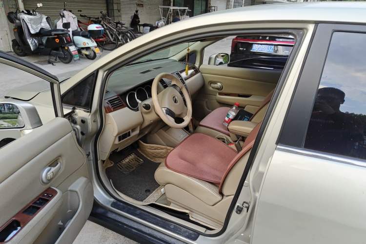 Used Nissan Tiida Sedan 2006 1.6JE AT Driver Seat