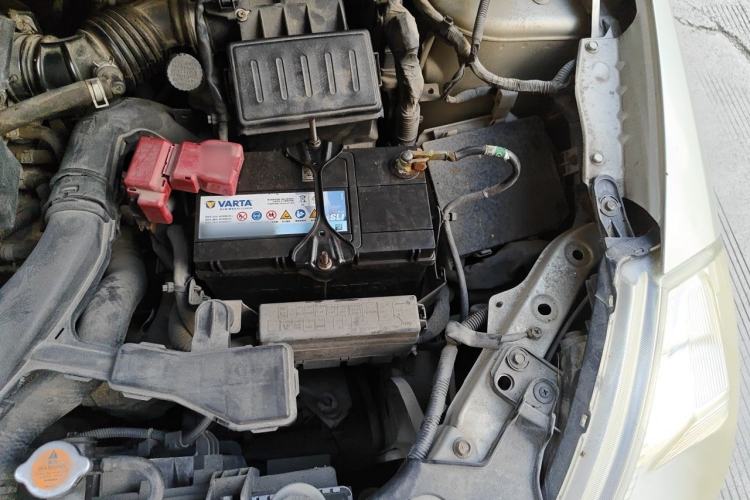 Used Nissan Tiida Sedan 2006 1.6JE AT Engine Bay Left