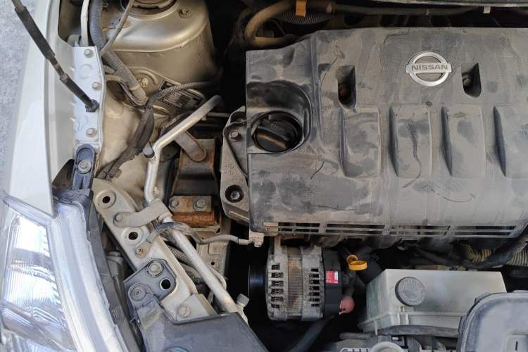 Used Nissan Tiida Sedan 2006 1.6JE AT Engine Bay Right