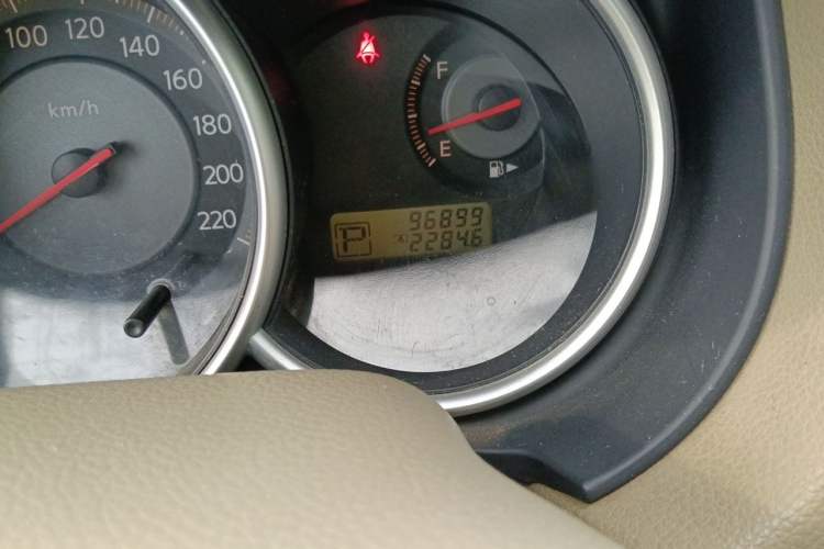 Used Nissan Tiida Sedan 2006 1.6JE AT Odometer Close Up