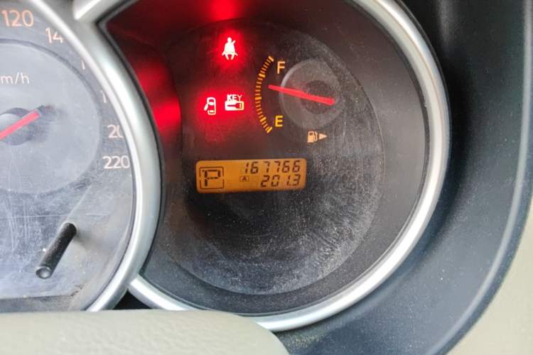 Used Nissan Tiida Sedan 2006 1.6JE AT Odometer Close Up