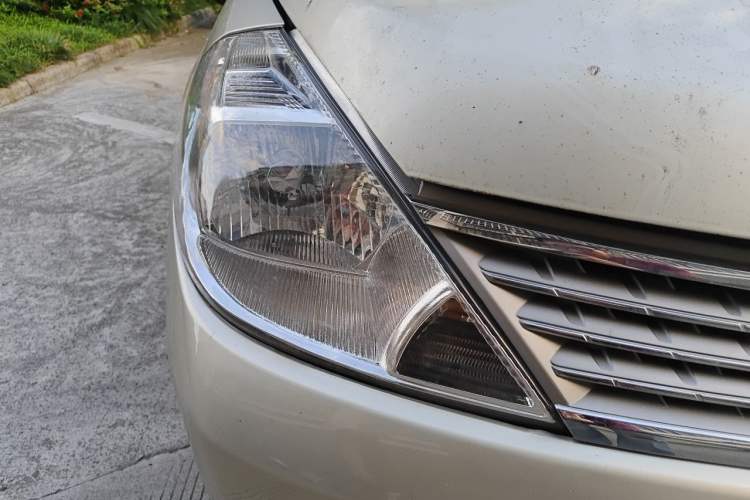 Used Nissan Tiida Sedan 2006 1.6JE AT Right Front Headlight