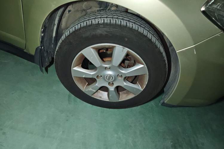 Used Nissan Tiida Sedan 2006 1.6JE MT Right Front Wheel Hub