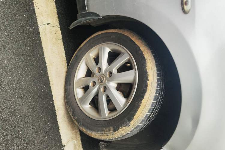 Used Nissan Tiida Sedan 2006 1.6 JC AT Right Front Wheel Hub