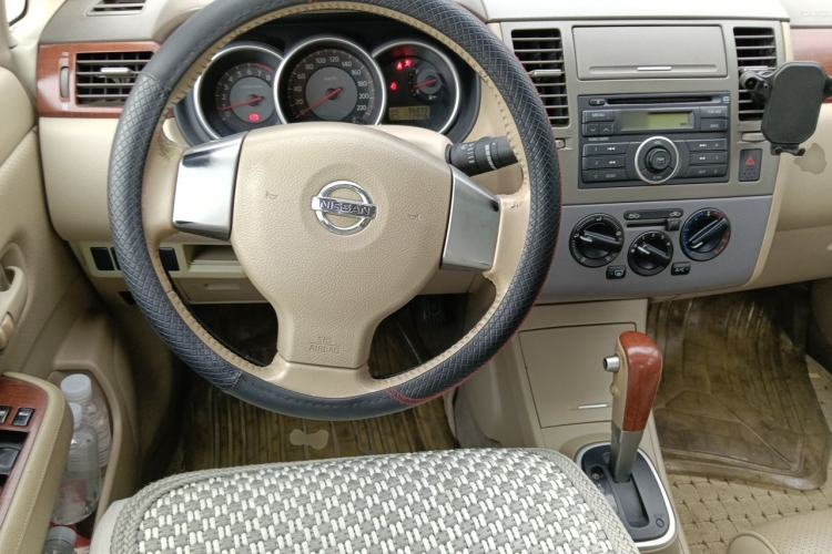 Used Nissan Tiida Sedan 2006 1.6JE AT Steering Wheel