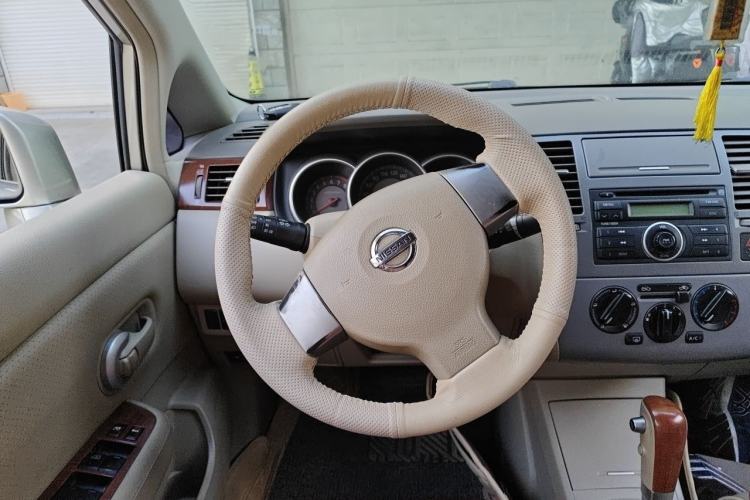 Used Nissan Tiida Sedan 2006 1.6JE AT Steering Wheel