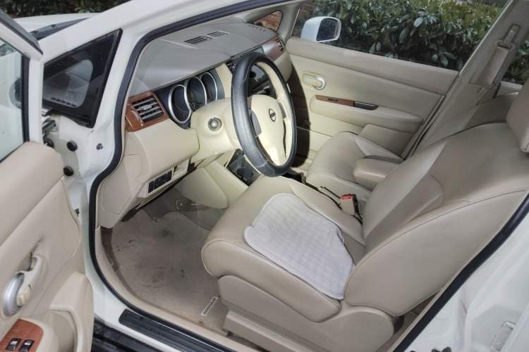 Used Nissan Tiida Sedan 2006 1.6JE AT Driver Seat