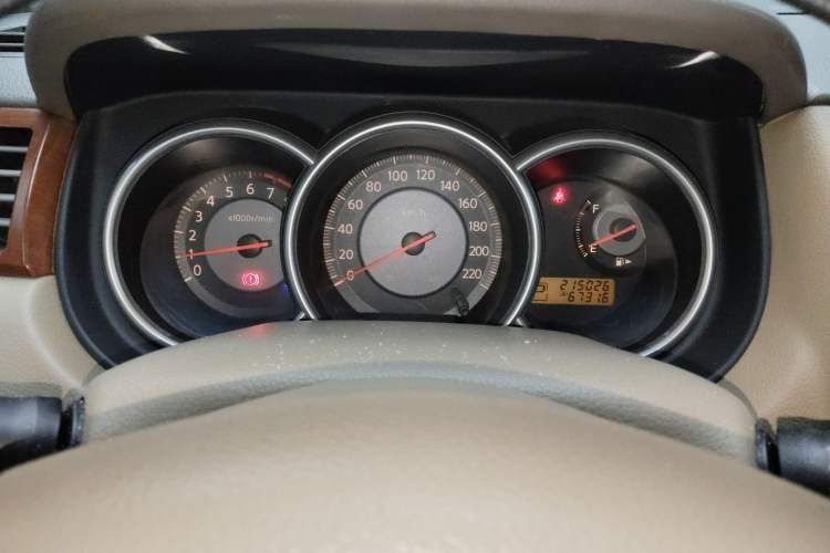 Used Nissan Tiida Sedan 2006 1.6JE AT Odometer Close Up