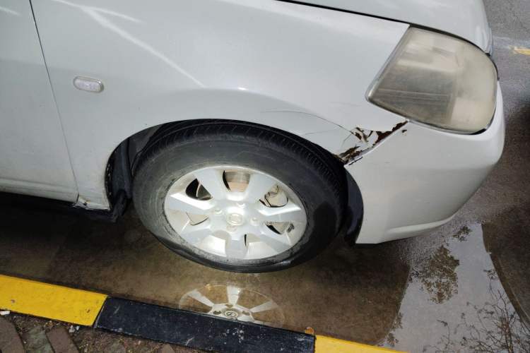 Used Nissan Tiida Sedan 2006 1.6JE AT Right Front Wheel Hub