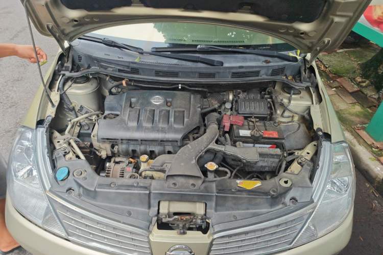 Used Nissan Tiida Sedan 2006 1.6JE AT Engine Bay