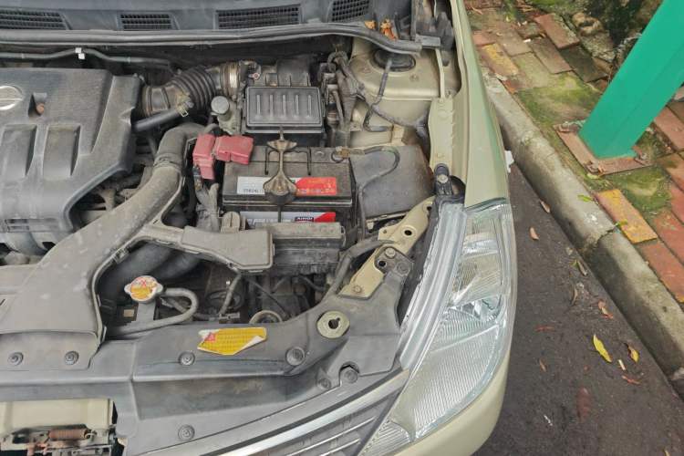Used Nissan Tiida Sedan 2006 1.6JE AT Engine Bay Left