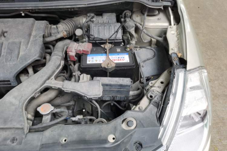 Used Nissan Tiida Sedan 2006 1.6JE AT Engine Bay Left
