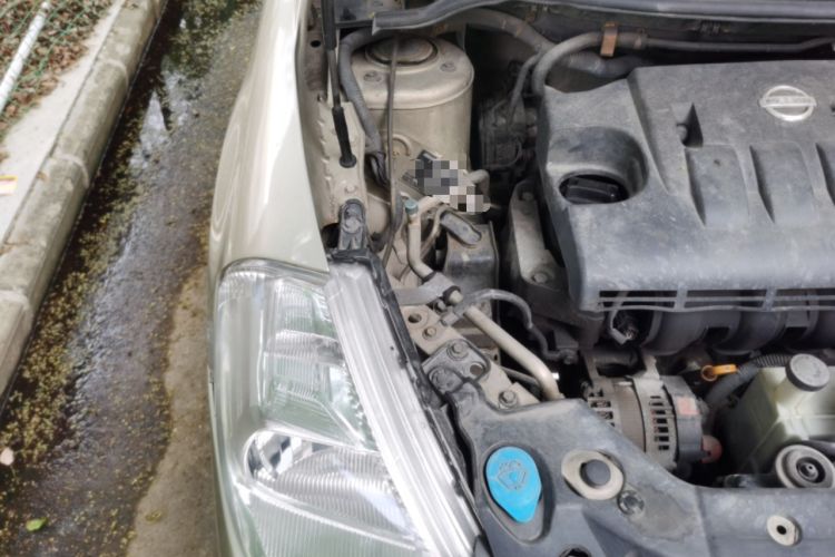 Used Nissan Tiida Sedan 2006 1.6JE AT Engine Bay Right