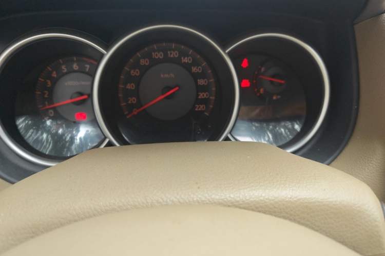 Used Nissan Tiida Sedan 2006 1.6JE AT Odometer Close Up