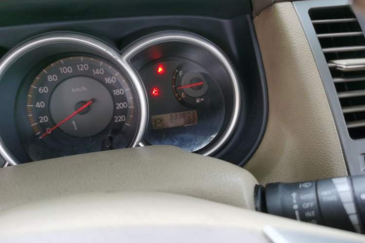 Used Nissan Tiida Sedan 2006 1.6JE AT Odometer Close Up