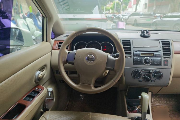 Used Nissan Tiida Sedan 2006 1.6JE AT Steering Wheel