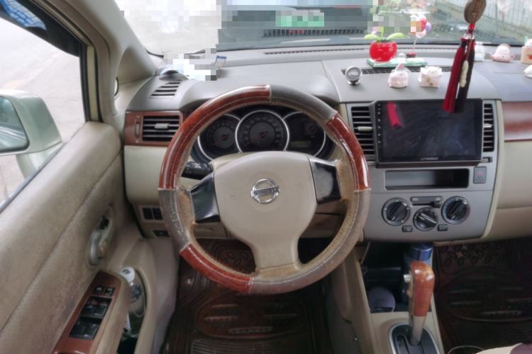 Used Nissan Tiida Sedan 2006 1.6JE AT Steering Wheel