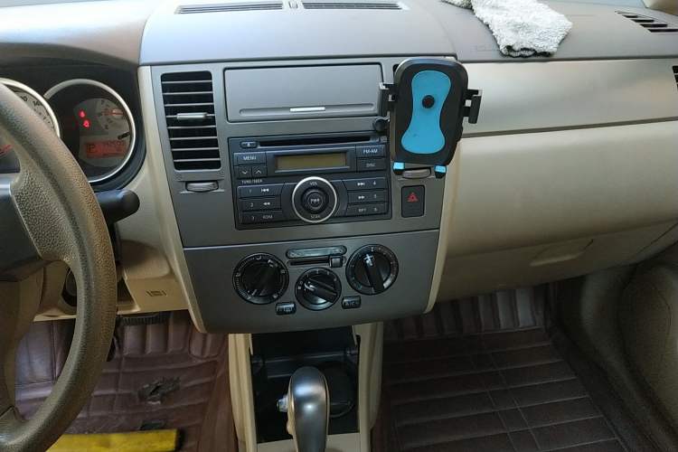 Used Nissan Tiida Sedan 2008 1.6L Automatic Fashion Edition Audio And AC Panel