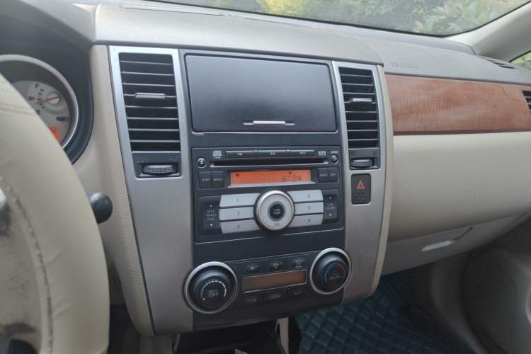 Used Nissan Tiida Sedan 2008 1.6L Automatic Smart Version Audio And AC Panel